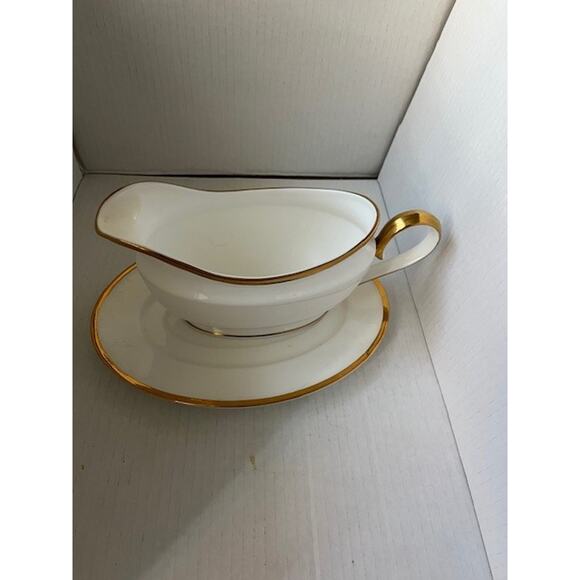 Lenox Eternal Ivory/24 KT. Gold TRIM Gravy Boat & Underplate Mint - Picture 1 of 6